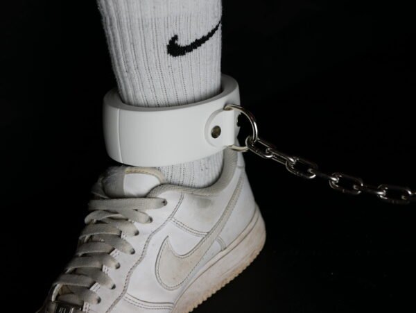 Ankle cuffs CHAIN - Integrated Lock – Bild 2
